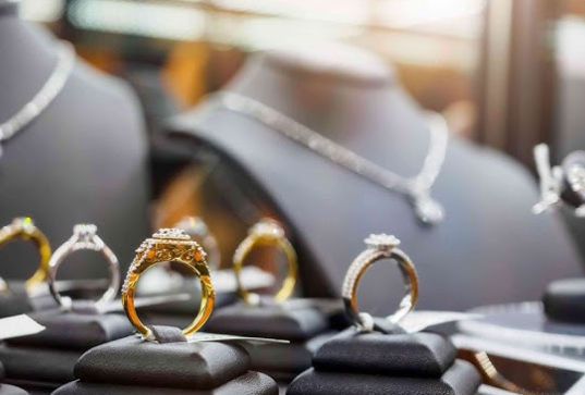 What You Should Know Before Selling Fine Jewelry Online or In-Person